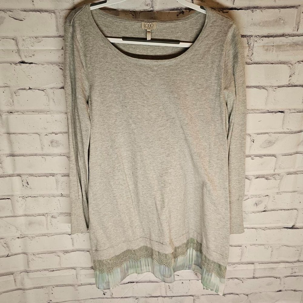 LOGO gray top with hemline detail